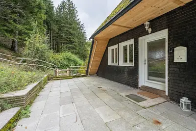 Image de Appartement \"Schwarzwald Chalet - Karlshütte\" avec vue sur la montagne, terrasse privée et Wi-Fi