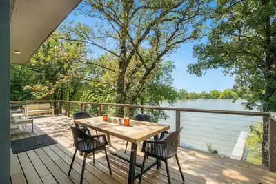 Image de Lakeside Luxury~Hot Tub~Game Room~Fire Pit
