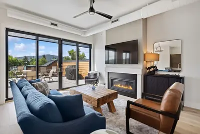 Image de Penthouse in Downtown Whitefish with Views and Hot Tub!