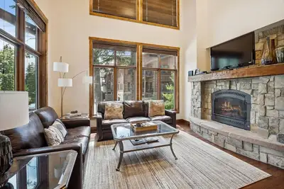 Image de Book a Winter Stay! Big Mountain Ski-in/out Townhouse! Private Hot Tub!