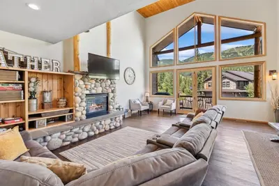 Image de Ski-in/Ski-Out Home on Big Mountain! Private Hot Tub!