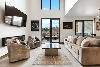 Image de Penthouse Condo in Downtown Whitefish! Close to Whitefish River!