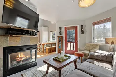 Image de Charming Ski-In/Ski-Out Townhouse on Big Mountain!