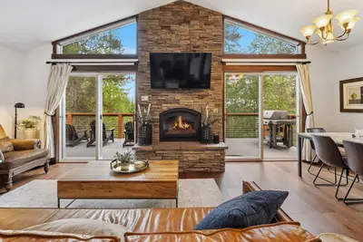 Image de Book a Ski Stay! Luxury! Stunning Home with Amazing Views and Hot Tub!