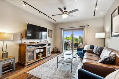 Image de Pet-Friendly Penthouse in the Heart of Downtown!