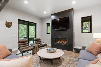 Image de Spend Winter in Whitefish! Luxury Home! ! Just blocks from Whitefish City Beach!