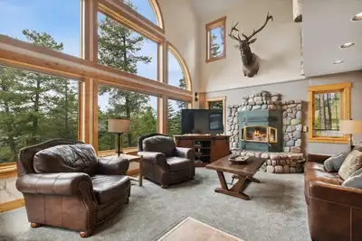 Image de Explore Here this Winter! Charming Vacation Home off Big Mountain Road! Firepit!