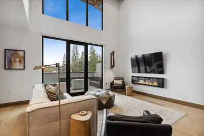 Image de Book for Winter! Walking Trails! Penthouse Condo in Downtown Whitefish!