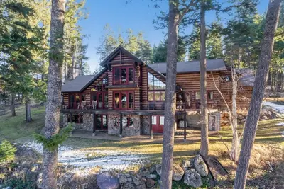 Image de Home on Lost Loon Lake! Minutes to Downtown Whitefish!