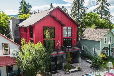 Image de Luxury Unit in Downtown Whitefish with Stunning Big Mountain Views!