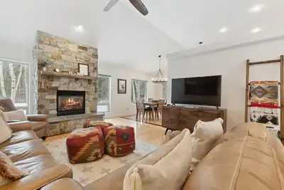 Image de Explore Whitefish this Summer! Glacier Retreat Home & Stunning Meadow Lake Golf Views