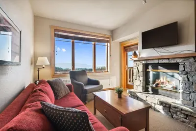 Image de Slopeside Condo in Whitefish Mountain Resort Village!
