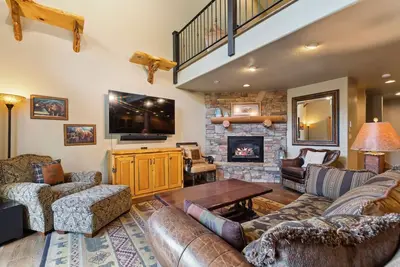 Image de Ski-in/Ski-out Chalet with Big Mountain Views and Hot Tub!