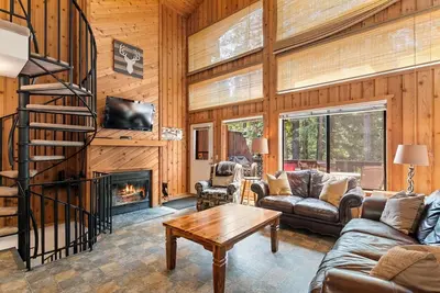 Image de Home with Indoor/Outdoor Pool and Hot Tub Access!