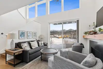 Image de Book a Winter Stay! Mountain View Quarry Home! Close to Downtown Whitefish!