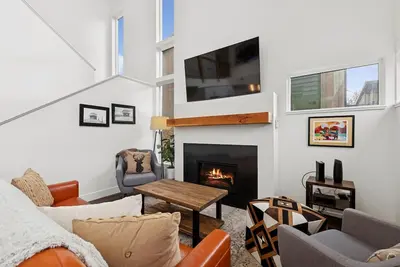 Image de Amazing Amenities and Close to Downtown Whitefish!