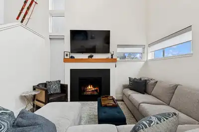 Image de The Eagle's Nest! Condo with Clubhouse, Communal Pool, and Hot Tub Access!