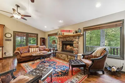 Image de Book for Winter Near State Park! Dog-friendly! Rustic Home with Hot Tub!