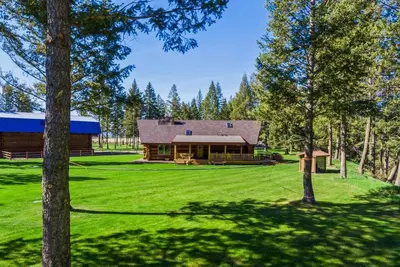 Image de Book a Ski Stay! Montana Log Cabin! Easy Access to Downtown Whitefish!