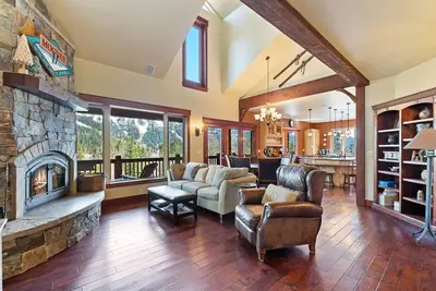 Image de Spend Winter Here! Ski Home on Big Mountain! Two Kitchens! Private Hot Tub!