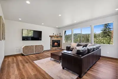 Image de Big Mountain Ski-in Ski-out Townhome off Chair 9! Hot tub!