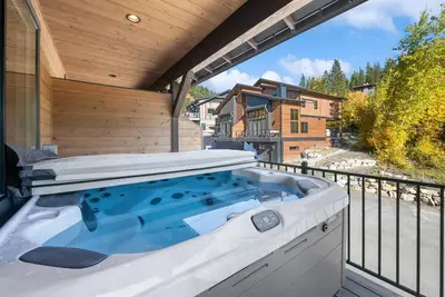 Image de Big Mountain Ski-in Ski-out luxury townhome!