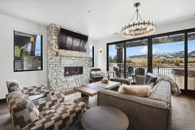 Image de Book for Winter! Condo at Eagle Lake! Hot Tub! Close to Downtown!