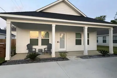 Image de Biloxi Beach View Bungalow Getaway!