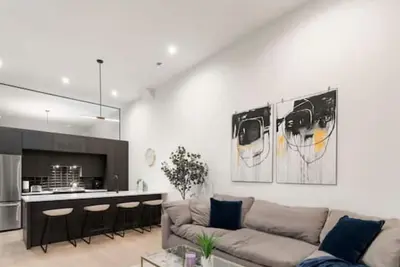 Image de Chic River North Condo 2br 2ba with Private Balcony