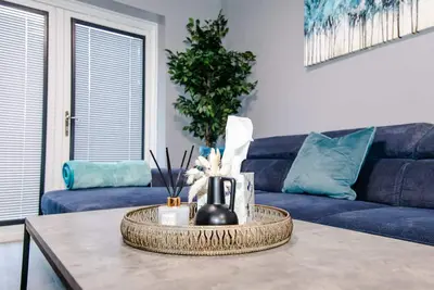 Image de Modern Large Home - Free Parking, Contractors, Families. Discounts Available