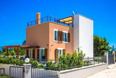 Image de Romantic villa — 10 min from the beach!