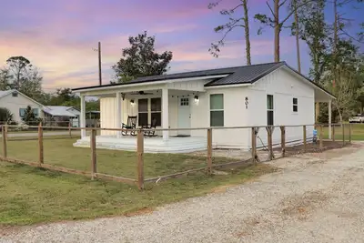 Image de The Surf Ranch: Near Bay, Pet Friendly!