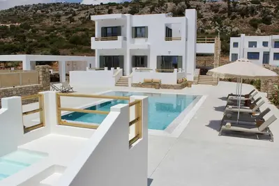 Image de With a surface area of 160m² of accommodation, Villa Elaia consists of 4 luxury bedrooms.