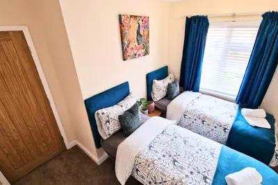 Image de Vue sur Rue-Appartement-Salle de bain privée séparée
