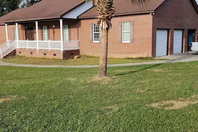 Image de Quiet Farm house 10 mins from lake Murray.