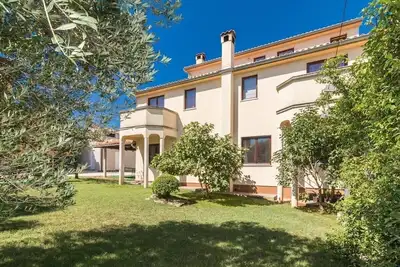 Image de Apartment La Vista with sea view and a private terrace with a barbecue in the garden near Pula