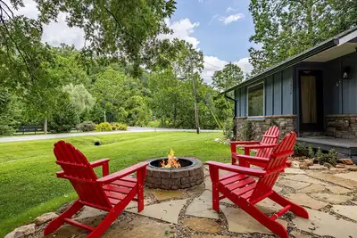 Image de I Do: Romantic Smokies Cabin!