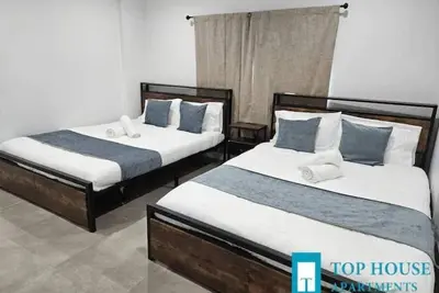 Image de 645 Airport/Top House Apt 11