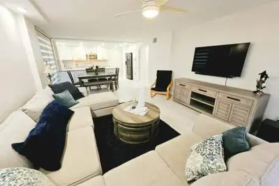 Image de Stylish beachfront condo 2 bed 2 bath panoramic balcony sleeps 6