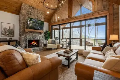 Image de New On Cloud Wine, Lux /Modern Amazing Mtn. Views /Hot Tub/ Fire Pit/Private Deck