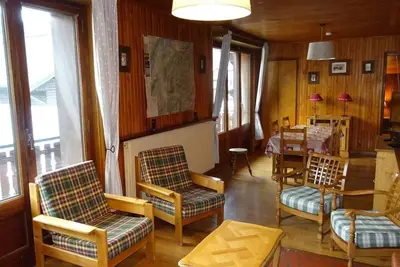 Image de À 350m des pistes de ski, 2ème étage, balcon, cheminée ou poêle à bois, parking, télévision, 120m²