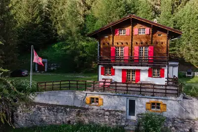 Image de Chalet familiale à la montagne en zone forestière à 5' de St Luc.