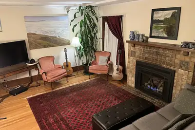 Image de Bay Area Treasure! Quiet, large home near dining, shop; 30 min to San Francisco