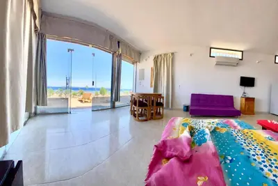 Image de The place its at the front of the sea