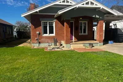 Spacious & Inviting Bungalow near Downtown\n