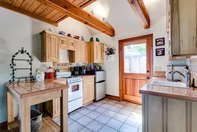 Image de Italian Villa Guest Home • 3 Miles to Uo & Autzen • Near Wine Country