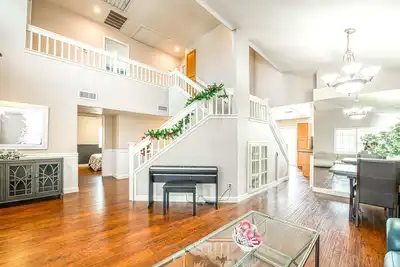 Image de Luxurious Beautiful Home in Clovis with Pool