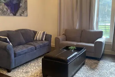Image de One Bedroom/bathroom side suite on main level in south Langley.