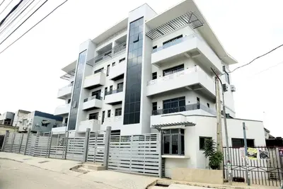 Image de Domi Smart Luxury Duplex Apartment, 12 min to Airport and 24 hour Power Supply
