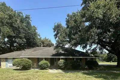 Image de 3-bedroom vacation home 6 minutes from University of Louisiana at Lafayette